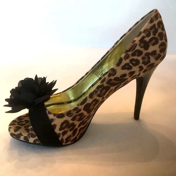 Carlos by Carlos Santana Cupcake Leopard Stiletto Heels - Picture 5 of 10
